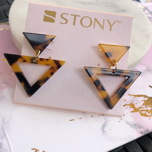 Tortoise Print Earrings - Picture 4 of 7